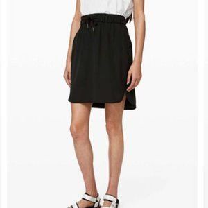 Lululemon On The Fly Skirt 21" Black Sz 6 Luxtreme Stretch